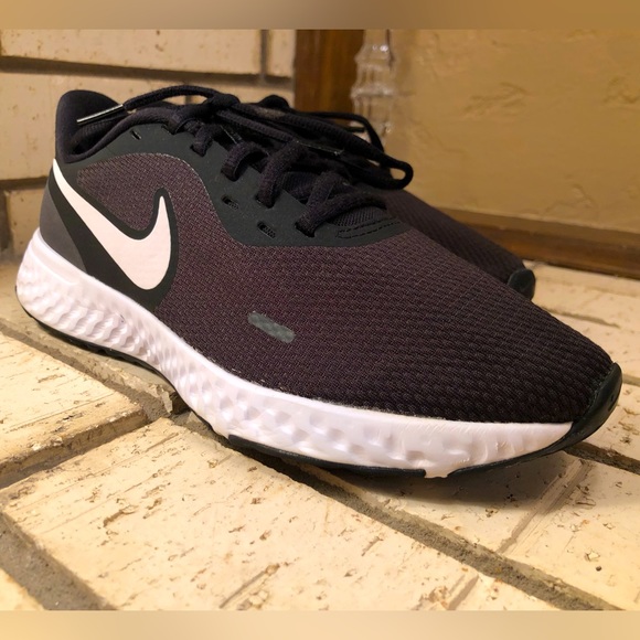 Nike Shoes - 💥PRICE DROP💥 Nike Revolution 5 - Women’s - size 8 W